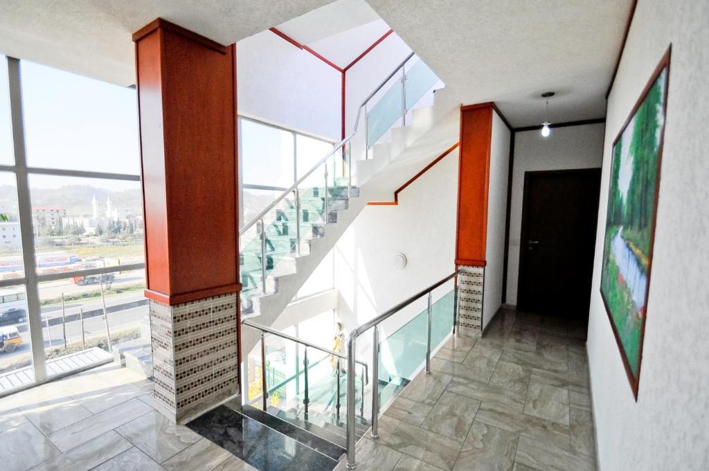 Hotel Lubjana Tirana Exterior photo