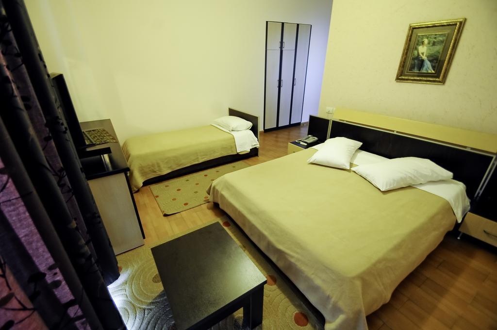 Hotel Lubjana Tirana Exterior photo